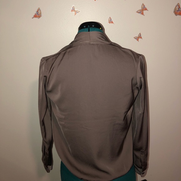 Banana Republic long sleeve plunge silk shirt - Picture 2 of 4